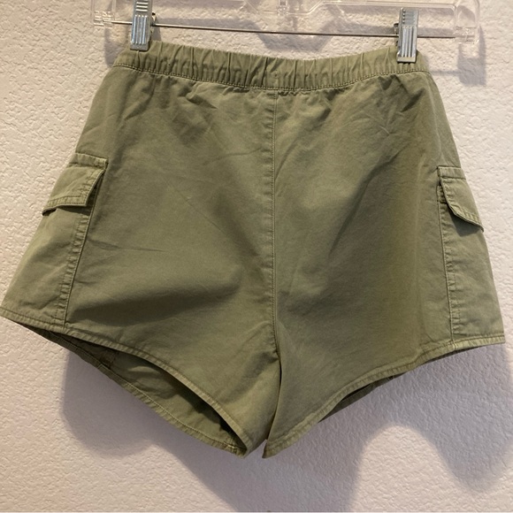ARIZONA JEAN CO Women's Green Cargo Shorts - Picture 2 of 6